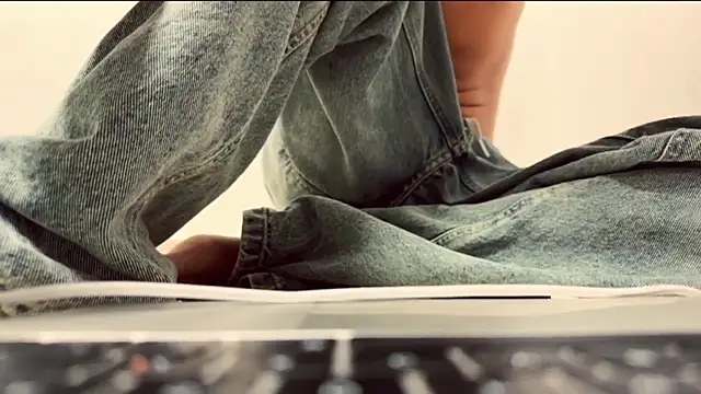 Snapshot of Max_Rain chatting on 10.20.25 Max Rain online show from 10.20.25