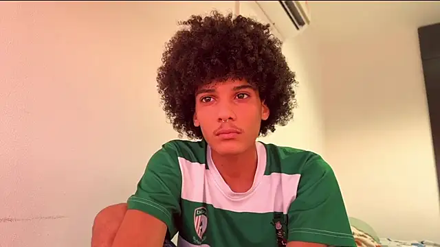 Snapshot of Max_Rain chatting on 10.30.25 Max Rain online show from 10.30.25