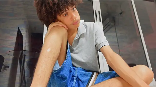 Snapshot of Max_Rain chatting on 11.20.25 Max Rain online show from 11.20.25