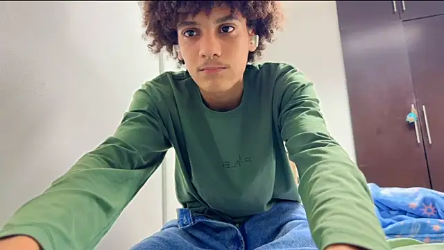 Snapshot of Max_Rain chatting on 11.23.25 Max Rain online show from 11.23.25