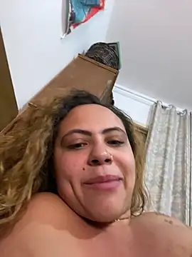 Chloe Leaozinho online show from 07.15.26
