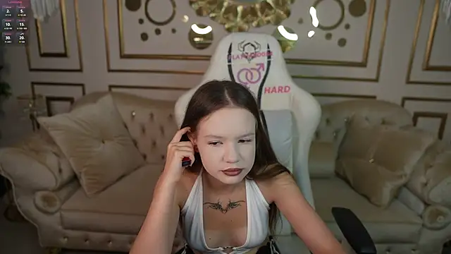 Claire Dreams online show from 09.11.25