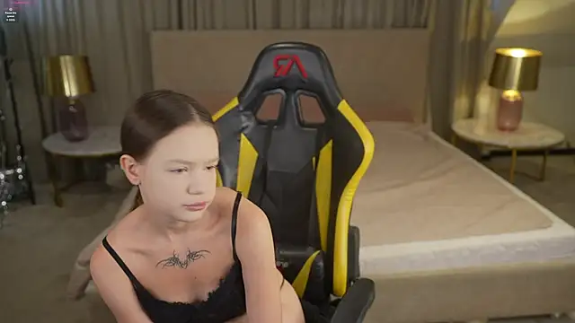 Claire Dreams online show from 10.04.25