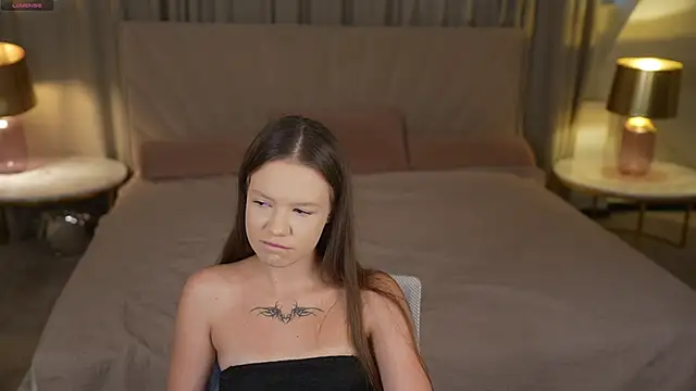 Claire Dreams online show from 10.08.25