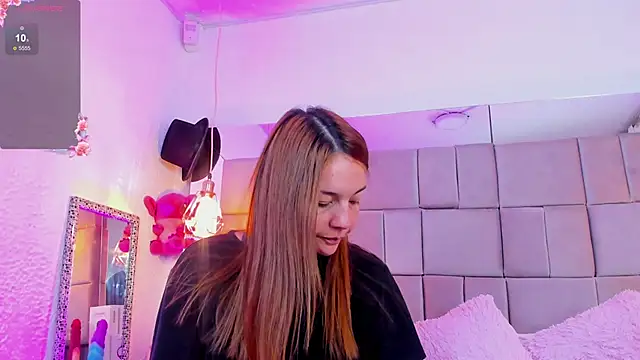 Snapshot of antoneella_jones chatting on 11.17.25 antoneella jones online show from 11.17.25