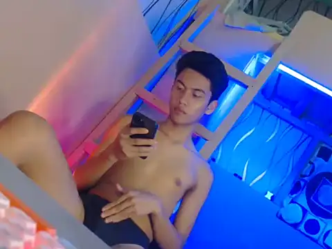 Snapshot of Demure_Asian143 chatting on 10.06.25 Demure Asian143 online show from 10.06.25