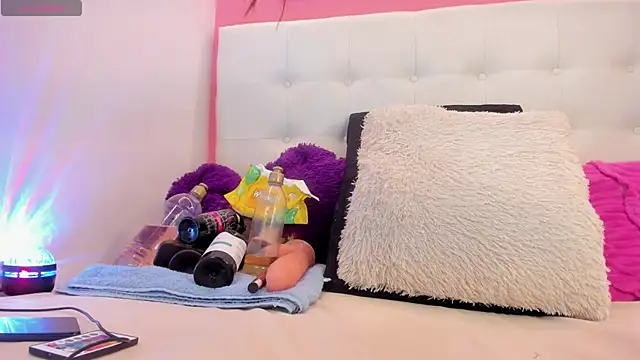 Snapshot of Willow_Wright chatting on 09.30.25 Willow Wright online show from 09.30.25