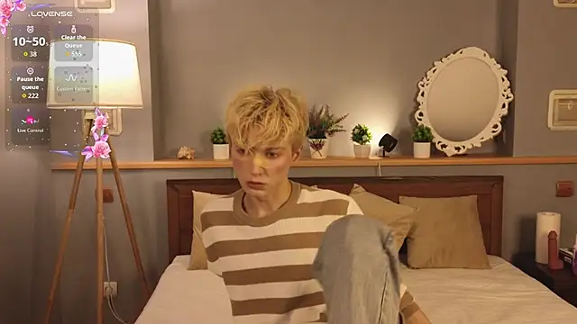 Snapshot of fiachand chatting on 09.11.25 fiachand online show from 09.11.25