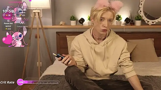 Snapshot of fiachand chatting on 09.14.25 fiachand online show from 09.14.25