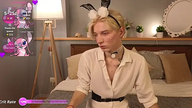 Snapshot of fiachand chatting on 09.20.25 fiachand online show from 09.20.25