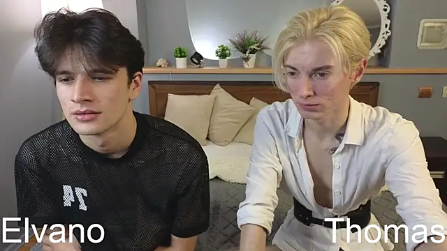 Snapshot of fiachand chatting on 10.23.25 fiachand online show from 10.23.25