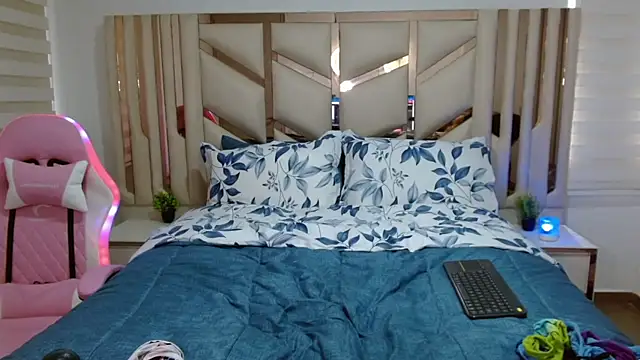 violett star1 online show from 11.27.25