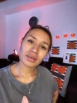 Snapshot of juliana-mancini chatting on 10.27.25 juliana-mancini online show from 10.27.25