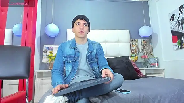 Matteo12  online show from 10.25.25