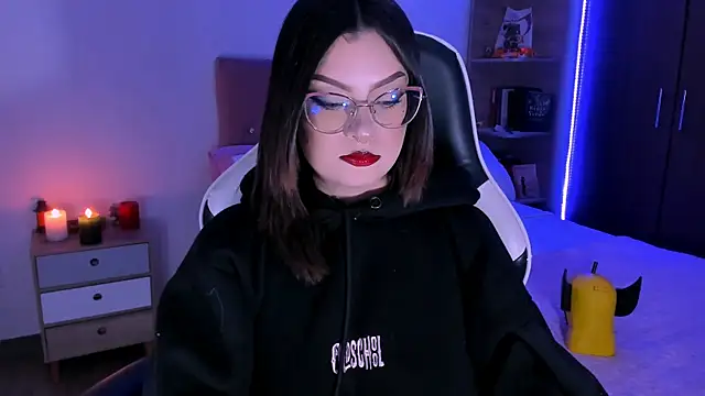 OphelianaRose33 online show from 11.14.25