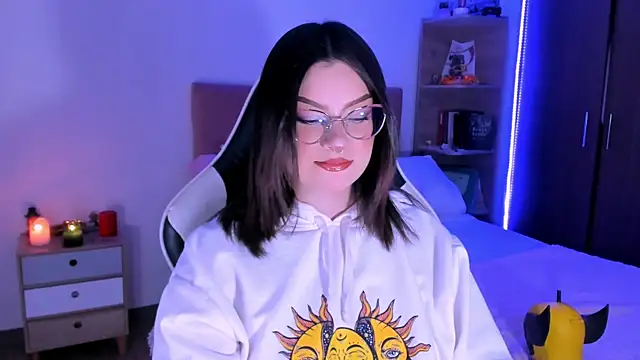 OphelianaRose33 online show from 11.18.25