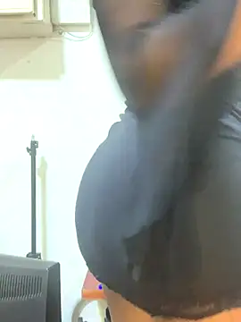 Snapshot of ItsMsBankss02 chatting on 09.15.25 ItsMsBankss02 online show from 09.15.25