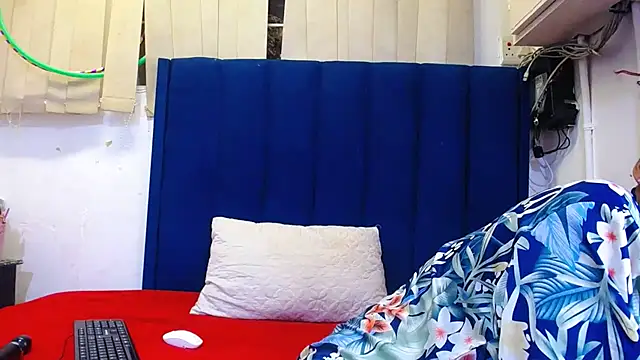 Snapshot of ItsMsBankss02 chatting on 09.19.25 ItsMsBankss02 online show from 09.19.25