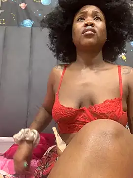 Snapshot of ItsMsBankss02 chatting on 10.08.25 ItsMsBankss02 online show from 10.08.25