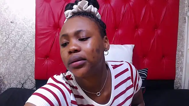 Snapshot of ItsMsBankss02 chatting on 10.18.25 ItsMsBankss02 online show from 10.18.25