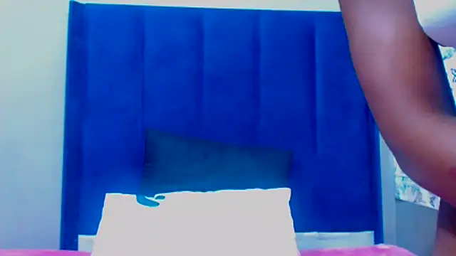 Snapshot of ItsMsBankss02 chatting on 11.25.25 ItsMsBankss02 online show from 11.25.25