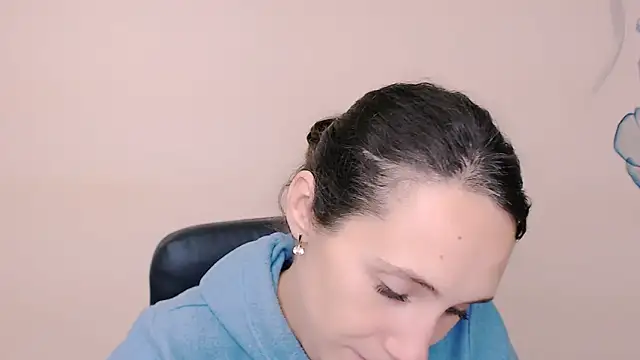 Snapshot of AlissaJersi chatting on 10.13.25 AlissaJersi online show from 10.13.25