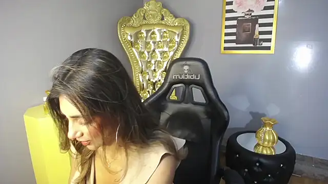 Snapshot of agatha_brooks_t chatting on 11.28.25 agatha brooks t online show from 11.28.25