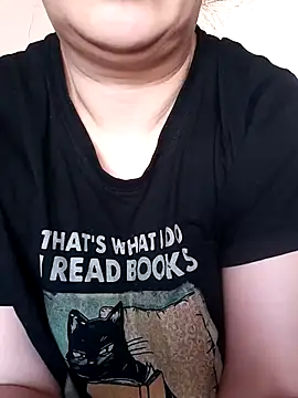 Snapshot of TriumphLove chatting on 02.25.25 TriumphLove online show from 02.25.25