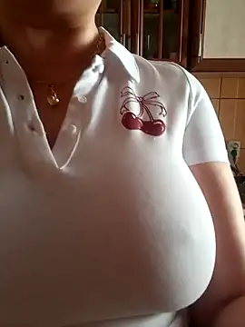 Snapshot of TriumphLove chatting on 02.25.25 TriumphLove online show from 02.25.25