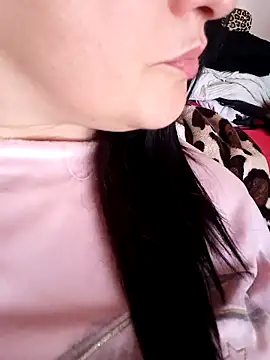 Snapshot of TriumphLove chatting on 03.21.25 TriumphLove online show from 03.21.25