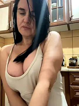 Snapshot of TriumphLove chatting on 10.08.25 TriumphLove online show from 10.08.25