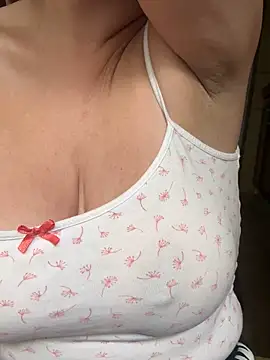 Snapshot of TriumphLove chatting on 10.13.25 TriumphLove online show from 10.13.25