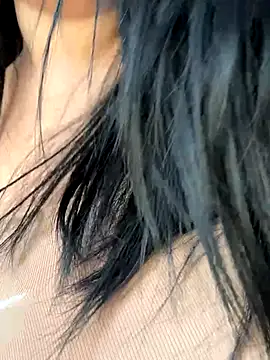 Snapshot of TriumphLove chatting on 11.13.25 TriumphLove online show from 11.13.25