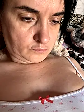 Snapshot of TriumphLove chatting on 11.24.25 TriumphLove online show from 11.24.25