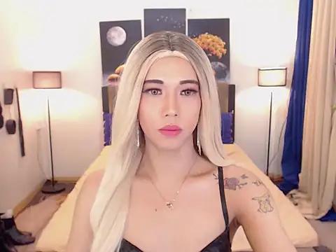 Snapshot of PreciousAmore chatting on 11.10.25 PreciousAmore online show from 11.10.25