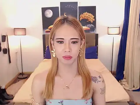 Snapshot of PreciousAmore chatting on 11.19.25 PreciousAmore online show from 11.19.25