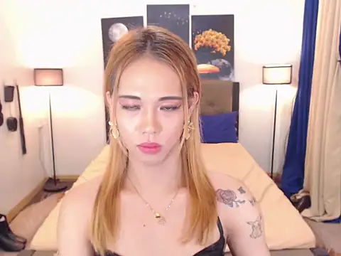 Snapshot of PreciousAmore chatting on 11.20.25 PreciousAmore online show from 11.20.25