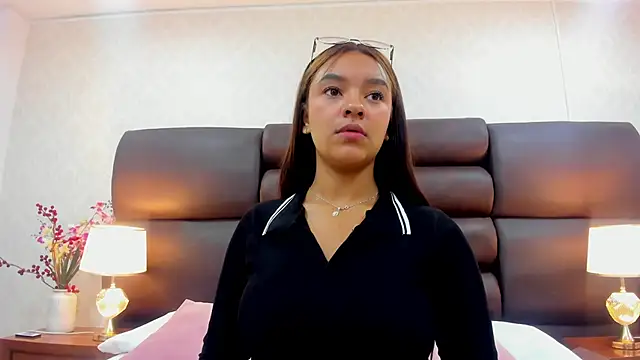 GabyMoreau online show from 09.30.25