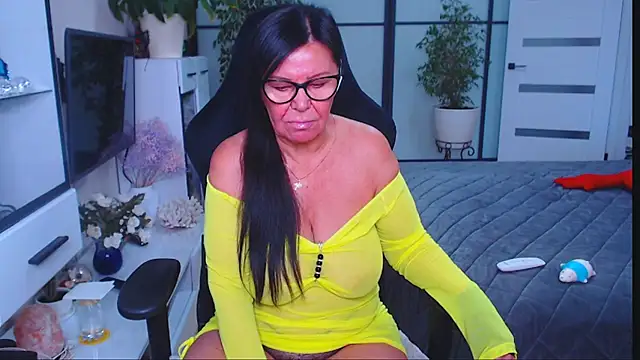 Anna Blare online show from 10.18.25