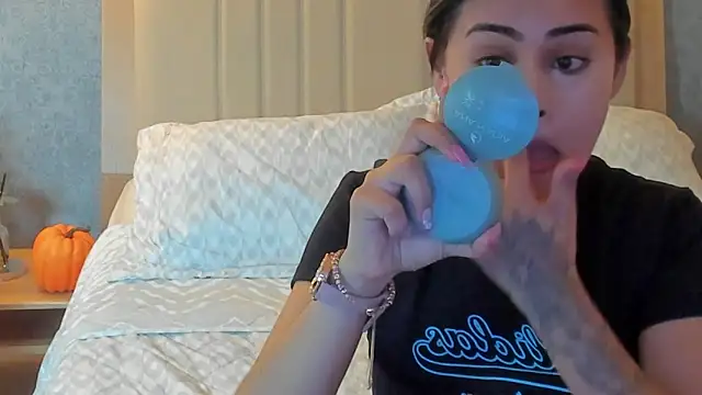 Emilly Beaumont online show from 10.14.25