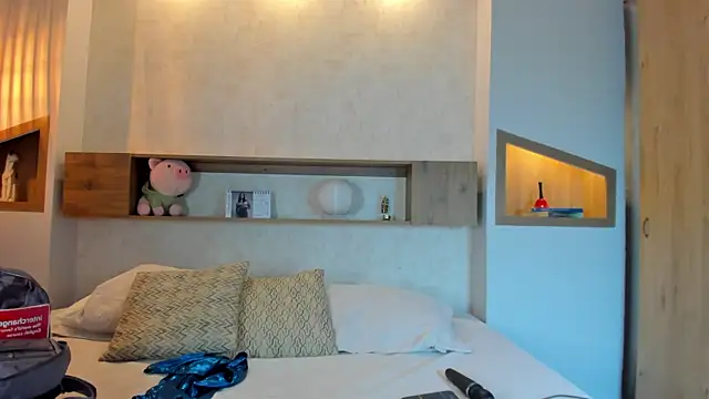 Snapshot of Emilly_Beaumont chatting on 02.25.26 Emilly Beaumont online show from 02.25.26