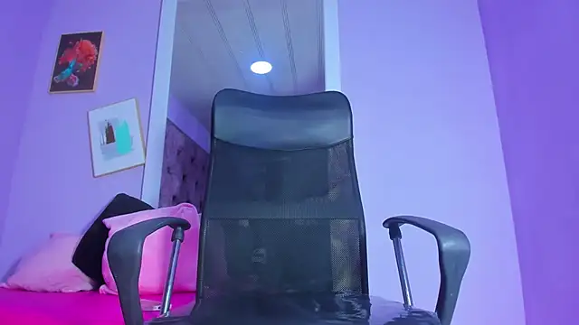 Emy Latin online show from 11.13.25