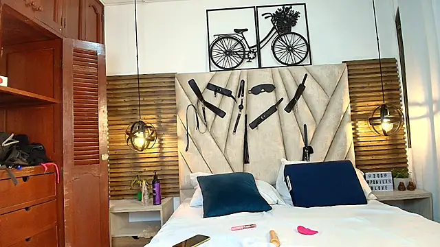 Cinthiabaker online show from 11.17.25