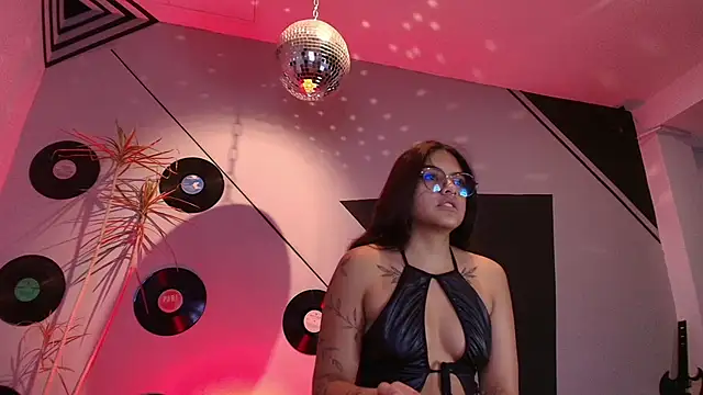 Lilith and Khloe online show from 11.05.25