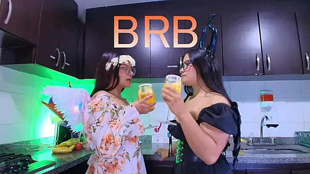 Lilith and Khloe online show from 11.11.25