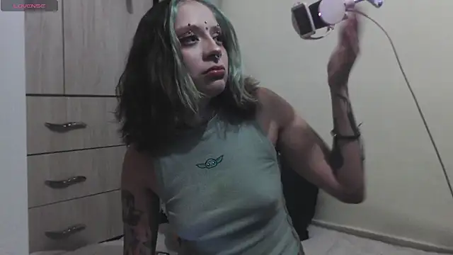 Snapshot of vainilla_doll chatting on 02.04.26 vainilla doll online show from 02.04.26