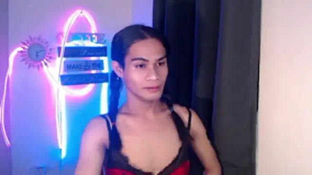 Snapshot of bellalot chatting on 10.13.25 bellalot online show from 10.13.25