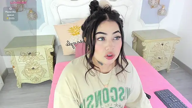 MeganStar   online show from 11.18.25