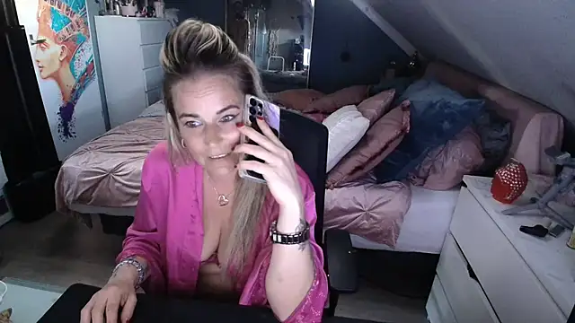 Mrs-Aurora online show from 04.23.26