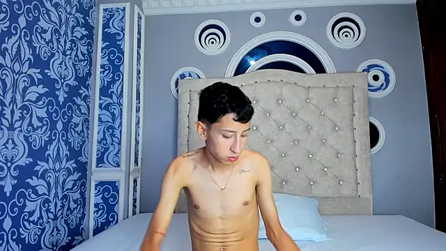 Snapshot of spicyslim_ chatting on 11.04.25 spicyslim  online show from 11.04.25